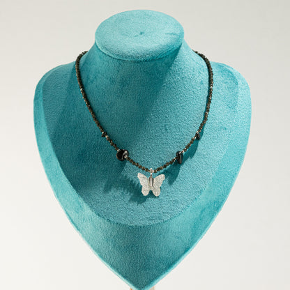 Collar de gema de obsidiana negra ninfa con colgante de mariposa hecho de una hoja real