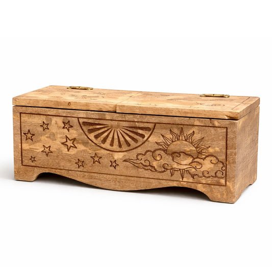 Geschnitzte Schiebebox mit Sonne und Mond