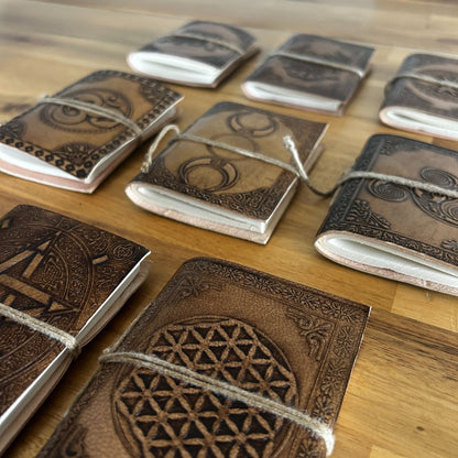Petits carnets en cuir assortis (4 x 3 pouces) - Vitrine