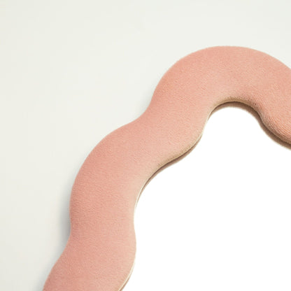 Miroir doux et ondulé – Galet carré – Rose pâle (22.5 x 27 x 2.3 cm)