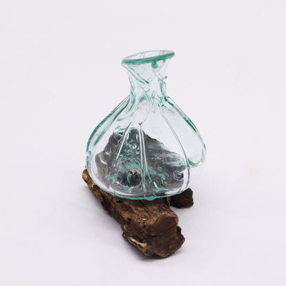 Mini carafe décorative en verre fusionné sur socle en bois, 24 cm