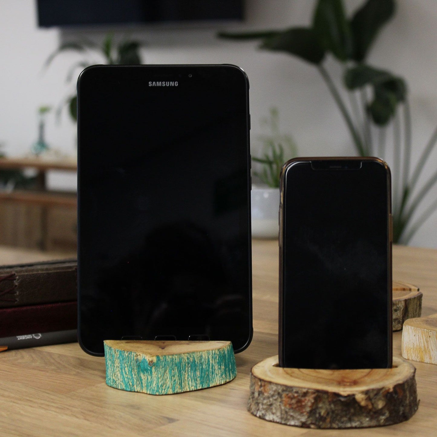 Petit support de téléphone en forme de bûche (fente) - Naturel