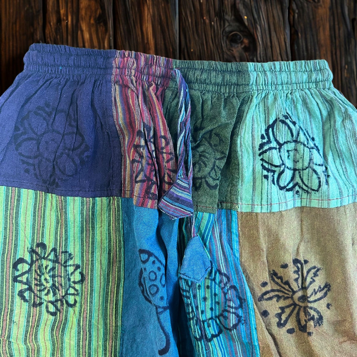 Nomaden-Sari – Pilzhose – Blockdruck-Designs – Grüntöne (105 x 127 cm) S/M