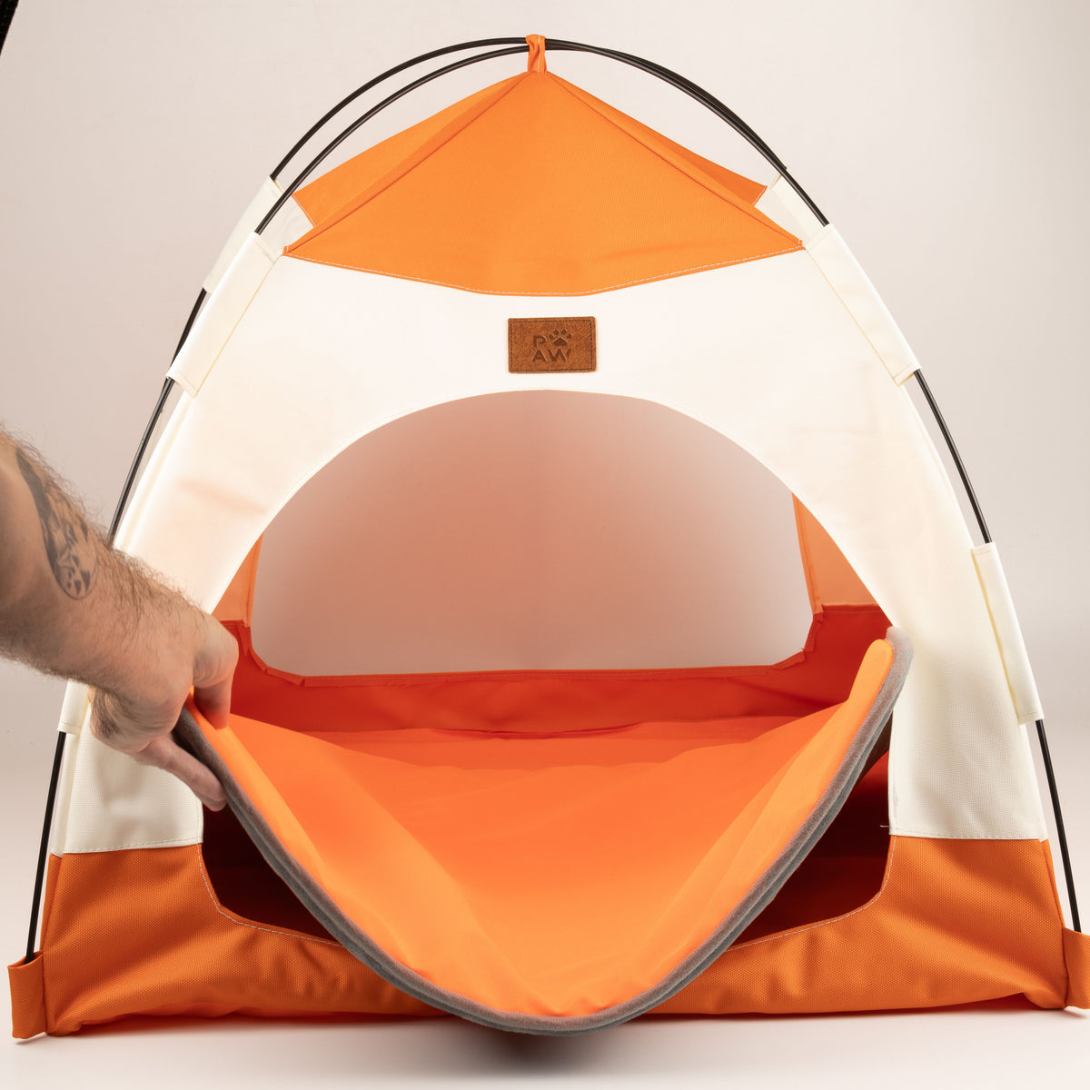 Cama PAW – Tienda beige y naranja – 58 × 58 × 48 cm