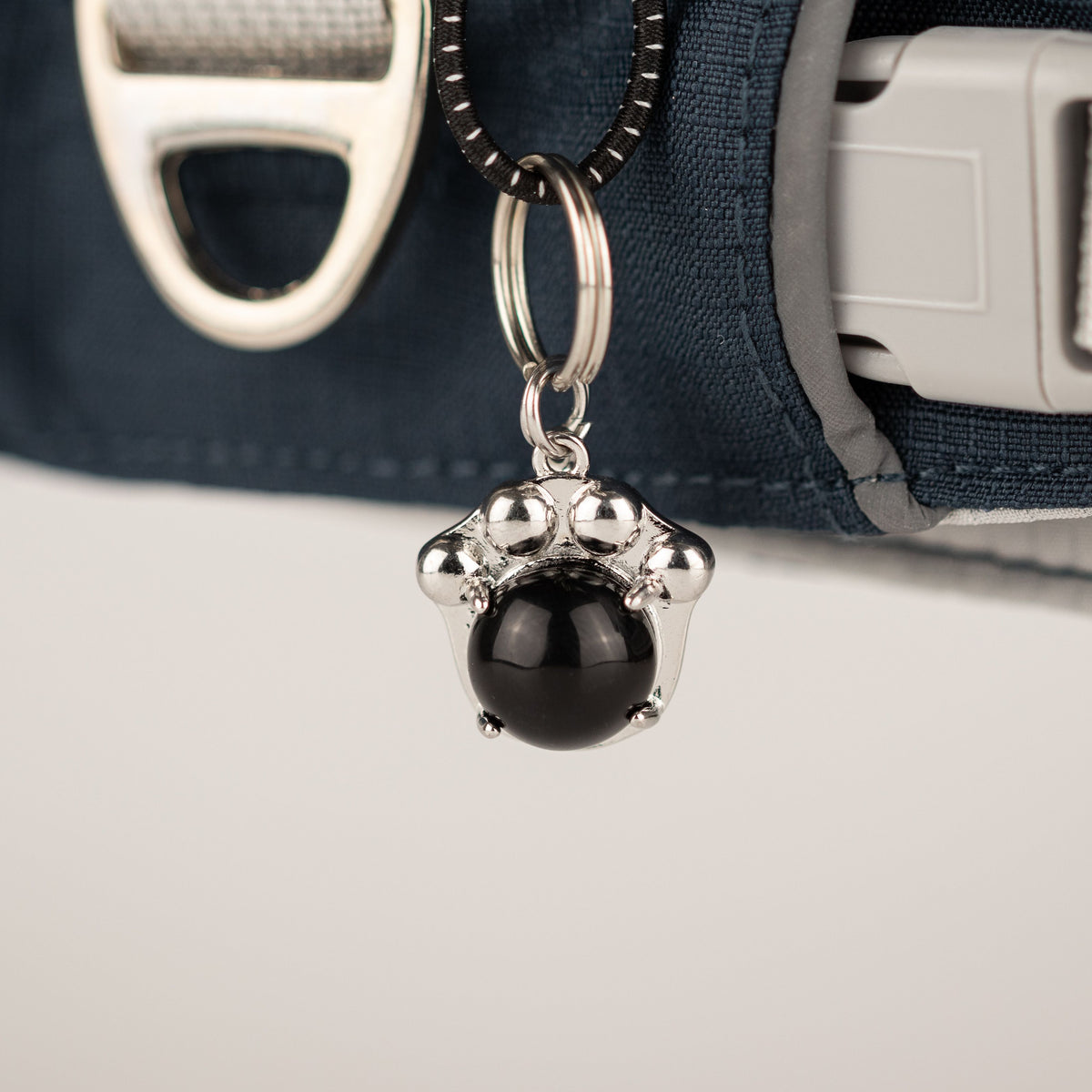 PAW - S (4-8 kg) Arnés de paso para perros Guardian con malla reflectante - Gris roca - Colgante de obsidiana negra
