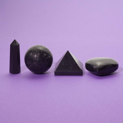 Cuatro formas de gemas - Turmalina negra
