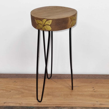 Soporte para plantas de madera de Albasia - Detalle natural y dorado