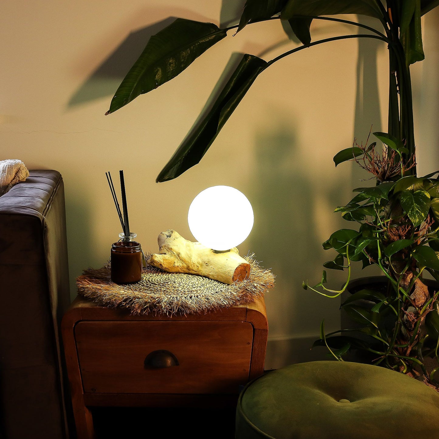 Lampe de table avec abat-jour sphérique - Ivoire