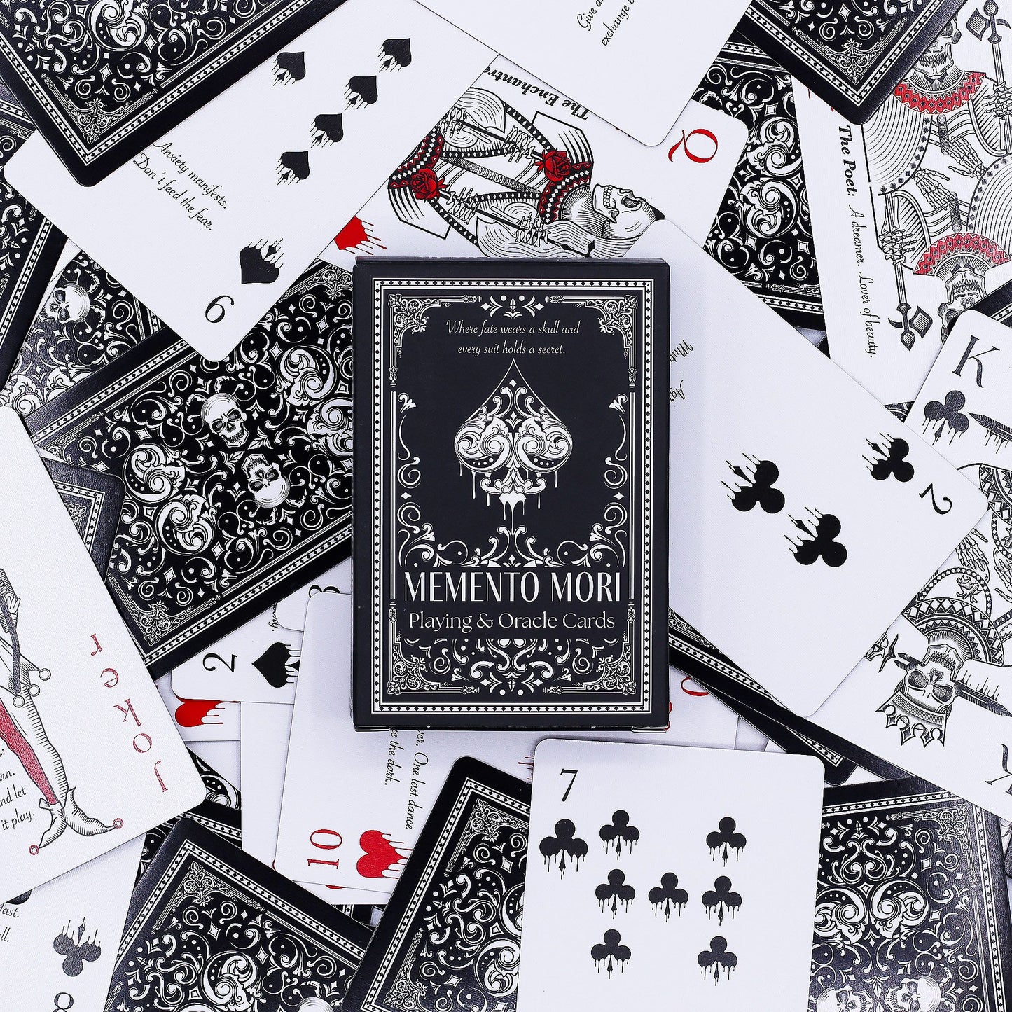 Cartes à jouer et oracles gothiques Memento Mori