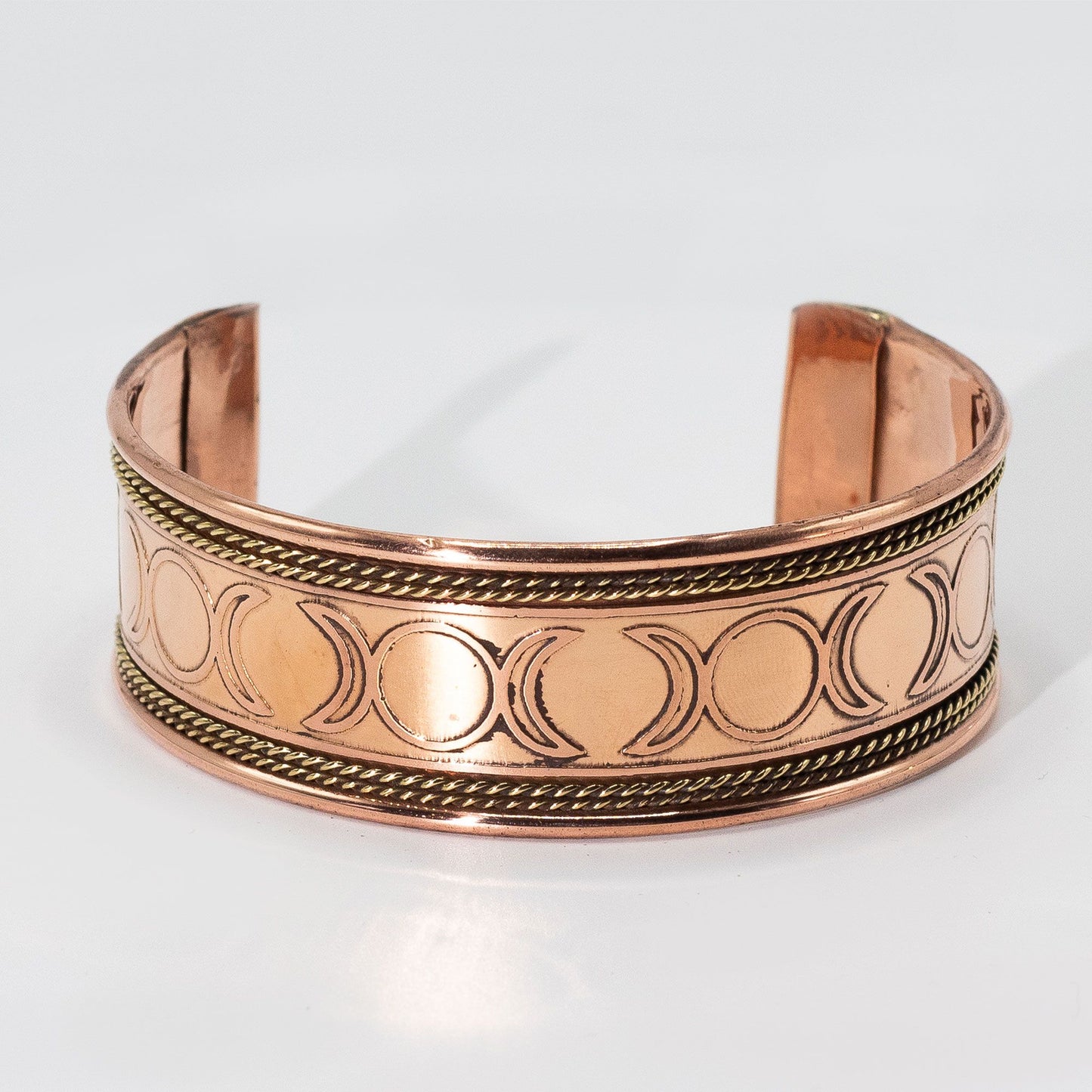 Pulseras de cobre con banda ancha y decoración de latón (surtidas)