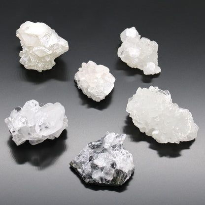 Amas d'apophyllite blanche de 20 à 30 mm