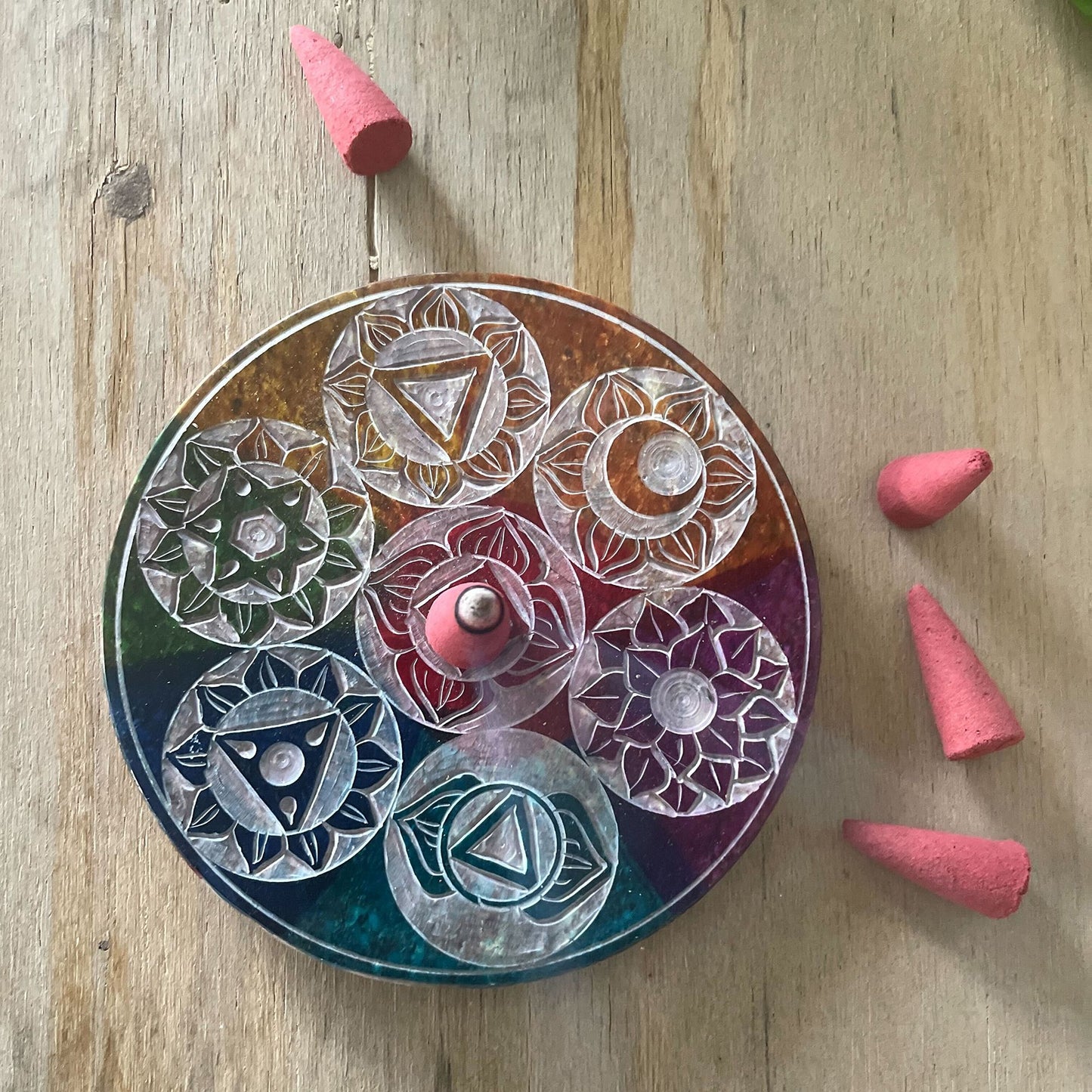 Porta Incienso en Disco de Esteatita 10cm - Siete Chakras