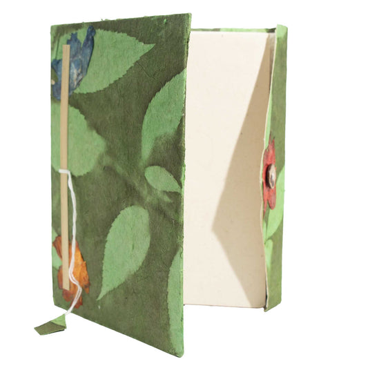 Lokta Notizbuch mit auffälligem Blumendesign – Groß (21x15cm) – 45 Blätter – Lesezeichen inklusive – Moosgrün
