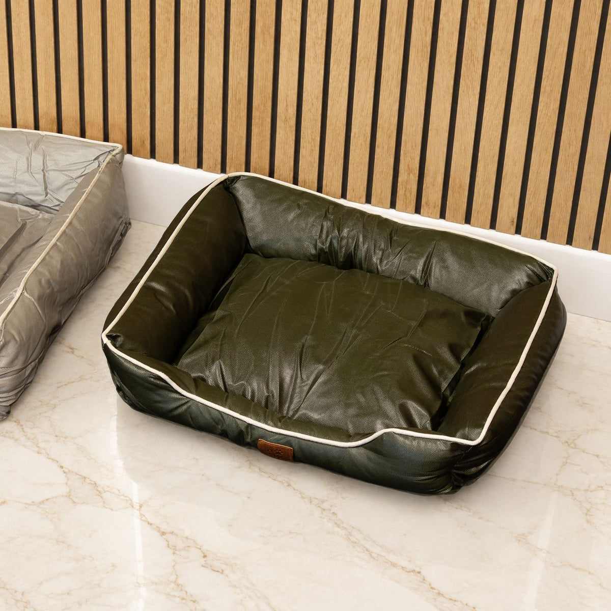 Cama PAW – Pequeña, verde caqui – 60 × 50 × 15 cm