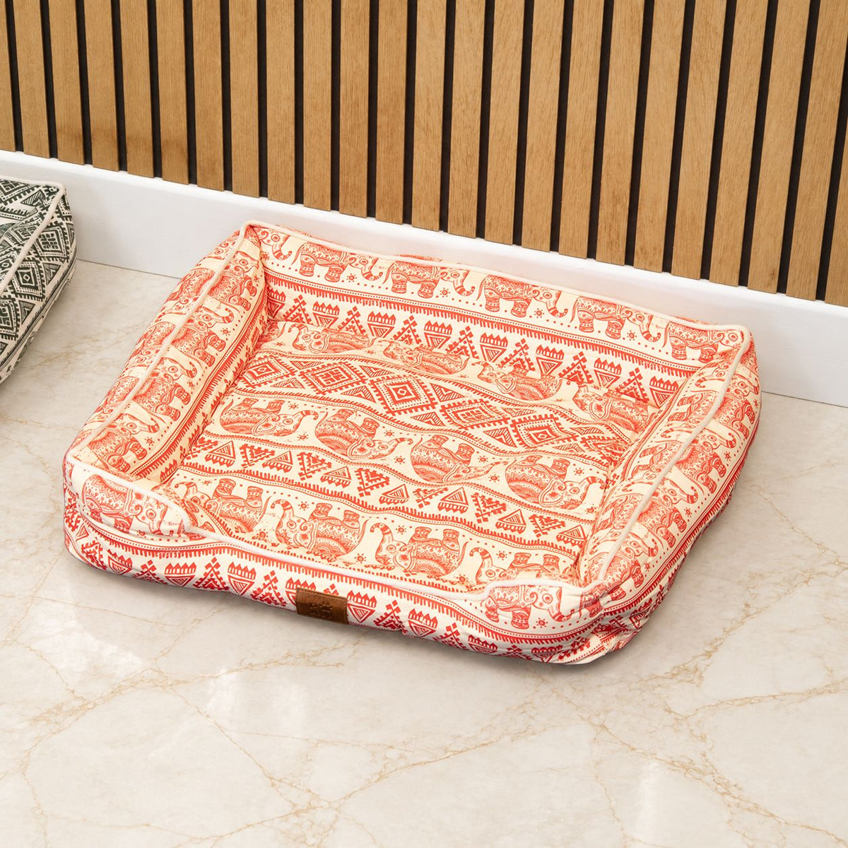 PAW Bed – Lucky Elephant – Rojo – 60 × 50 × 14cm