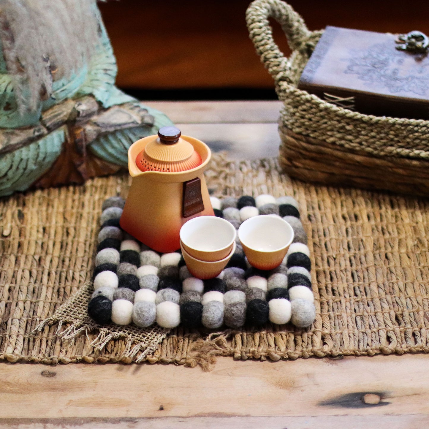 Mantel individual cuadrado de bolas de fieltro - 20 cm, color gris multicolor