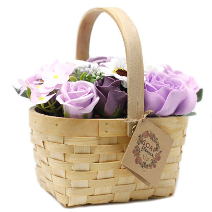 Bouquet dans un panier en osier - grands lilas