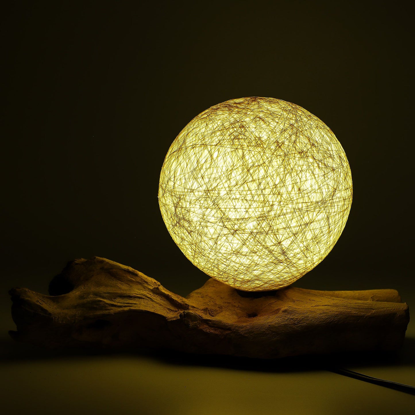 Lampe de table avec abat-jour sphérique - Crème