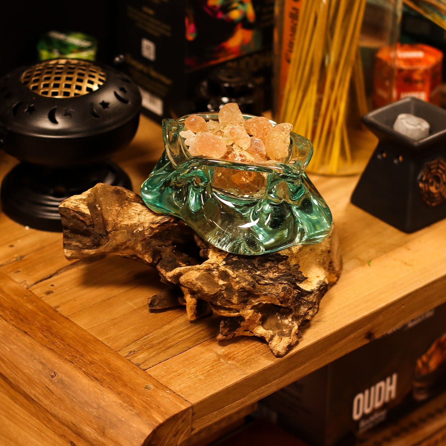Cendrier en verre fusionné épais / Bougeoir en bois 23 cm