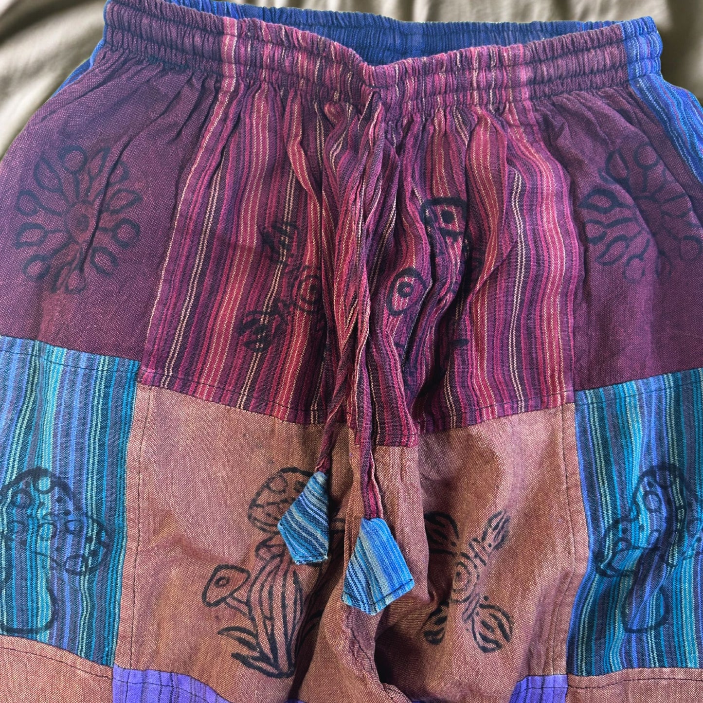 Sari Nómada - Pantalón Hongo - Diseños con Estampado en Bloque - Tonos Morados L/XL