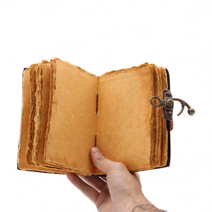 Carnets en cuir à bords épais et incurvés (6 x 4 pouces) - Le Livre des histoires inédites
