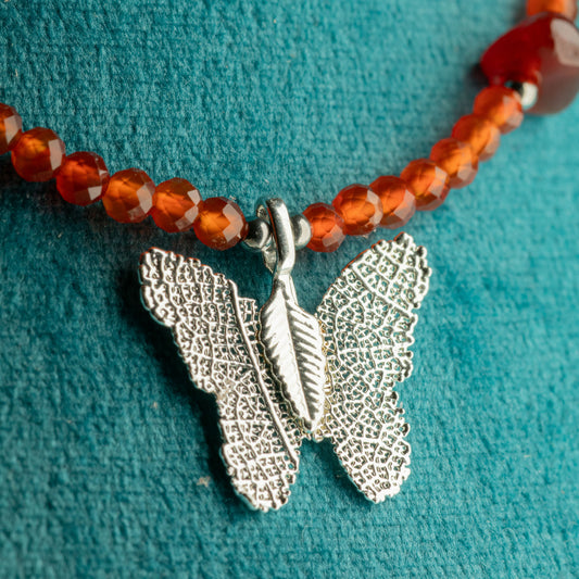 Nymph Rubin Edelstein Halskette mit Schmetterlingsanhänger aus echtem Blatt