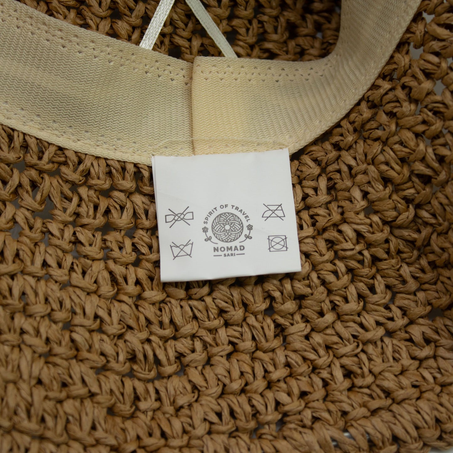 Chapeau de soleil souple en paille Nomad Sari - Fleurs beiges et bleues