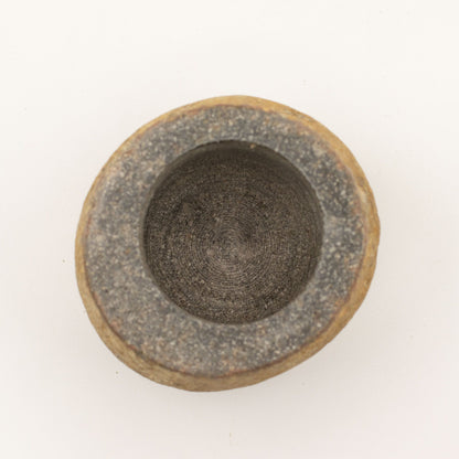 Dekorative Mörser und Stößel aus Naturflussstein – Klein (ca. 9x7 cm)