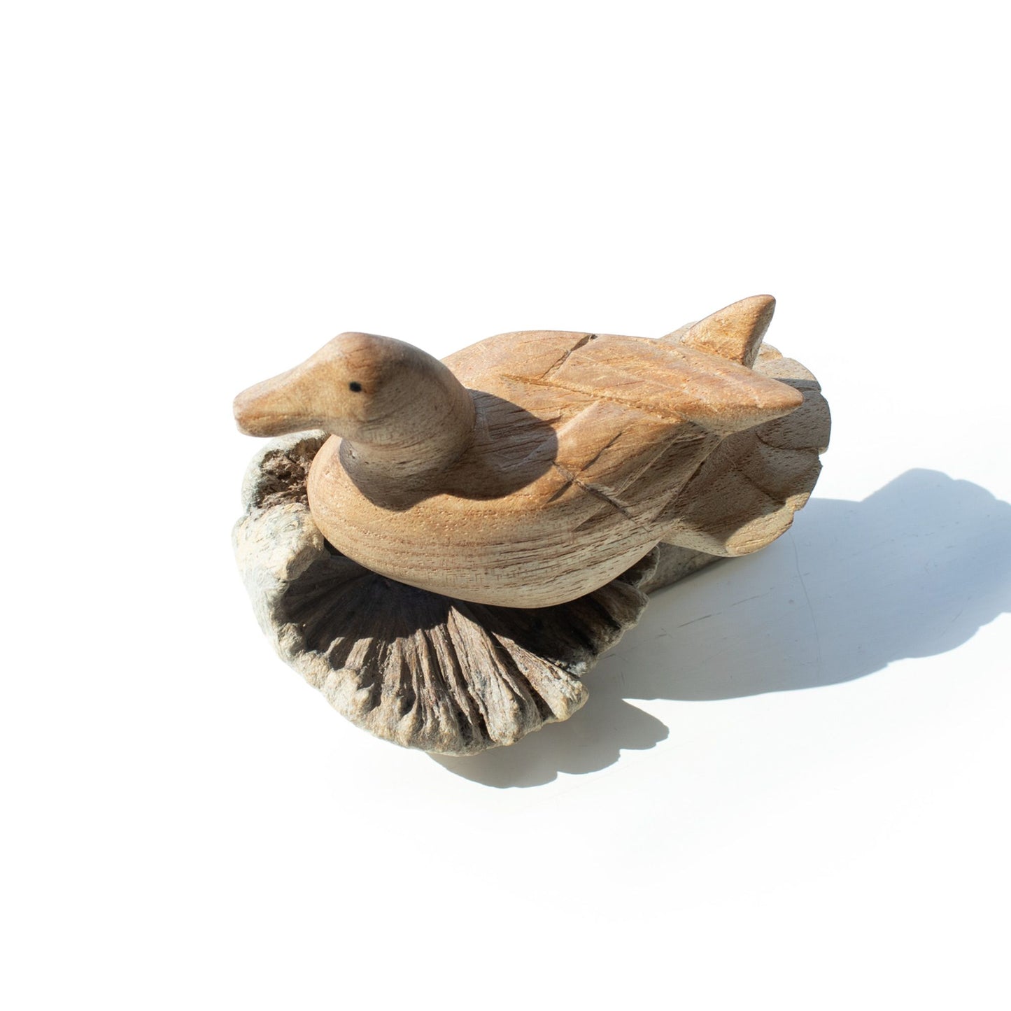 Talla de arte en madera parásita hecha a mano - Pato salvaje descansando