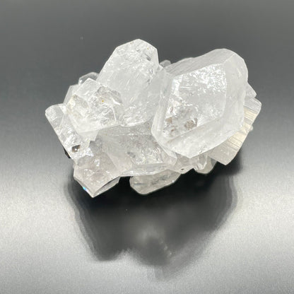 Amas d'apophyllite blanche de 20 à 30 mm