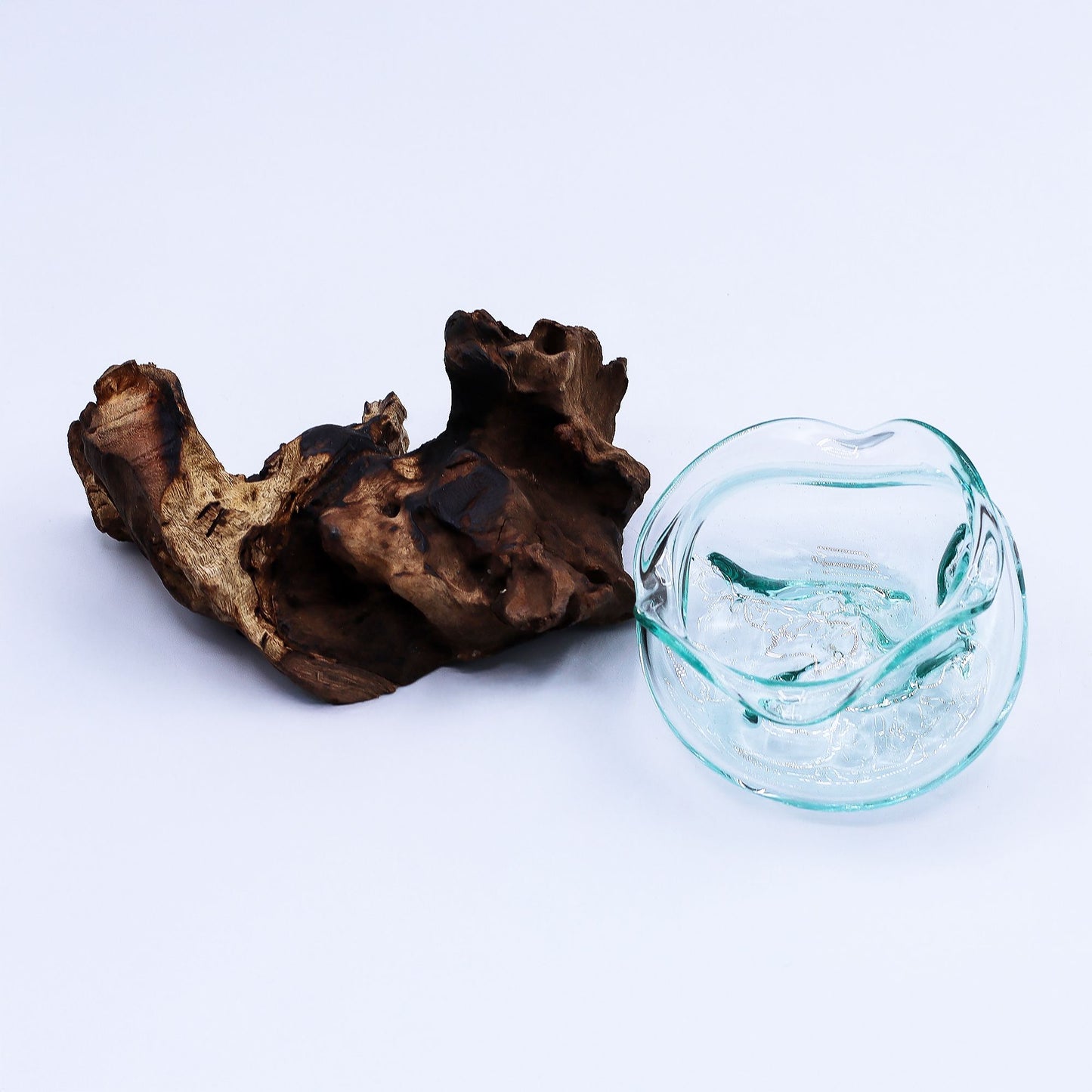 Bol ondulé en verre fusionné sur bois 18 cm