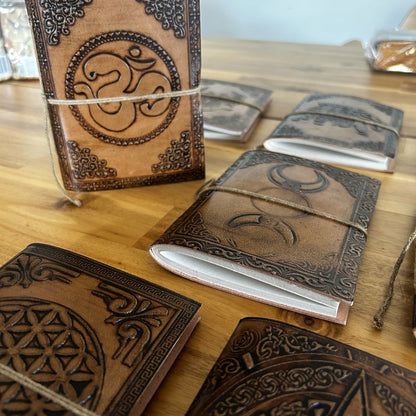 Carnets en cuir de style ésotérique assortis (6 x 4,5 pouces) - Vitrine