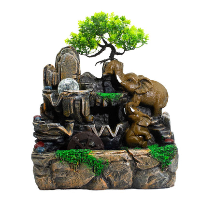 Dekorativer Tischbrunnen mit verliebten Elefanten, Glaskugel, Licht und Wassermühle (30x20x35cm)