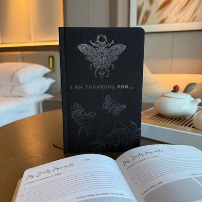 Journal de gratitude noir à couverture argentée - 120 pages - Je suis reconnaissant(e) pour