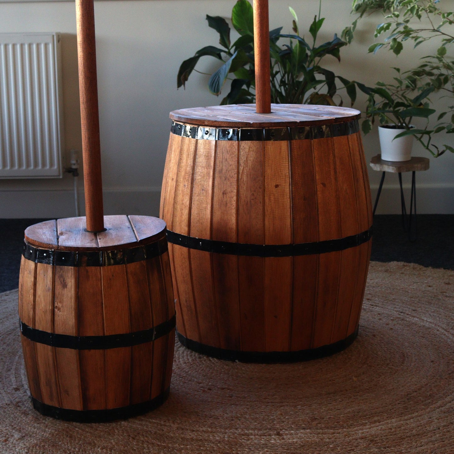 Bierfasstisch und Schirmständer - Natur