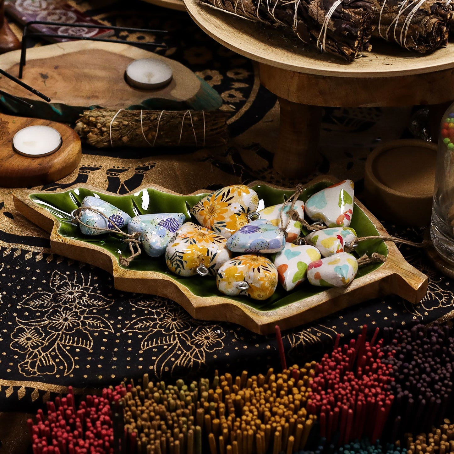 Lost in the Woods - Holzschale mit glasierten Blättern - 33 x 17 cm