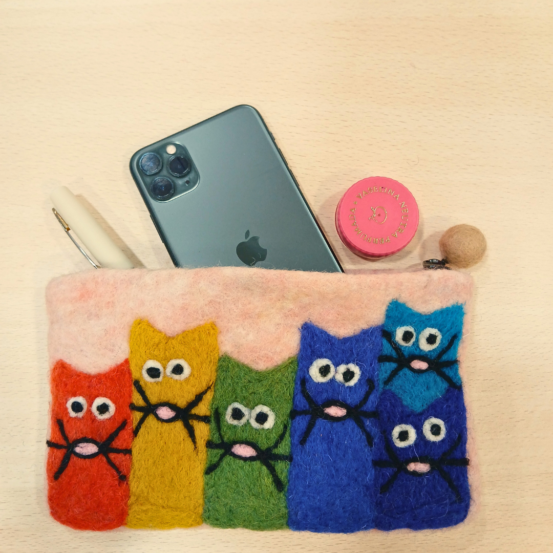Grupo de Gatos Curiosos Monedero de fieltro - (3 colores surtidos)