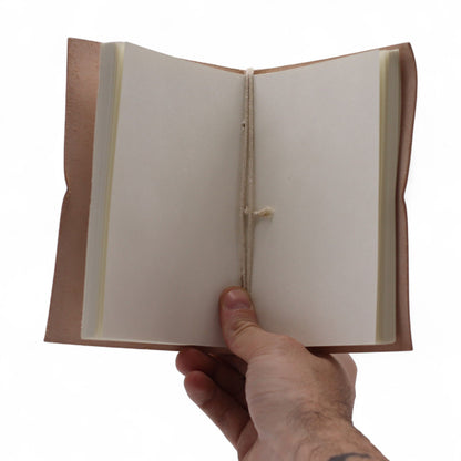Verschiedene Hexenritual-Notizbücher - Leder (15,2 x 11,4 cm) - Vitrine