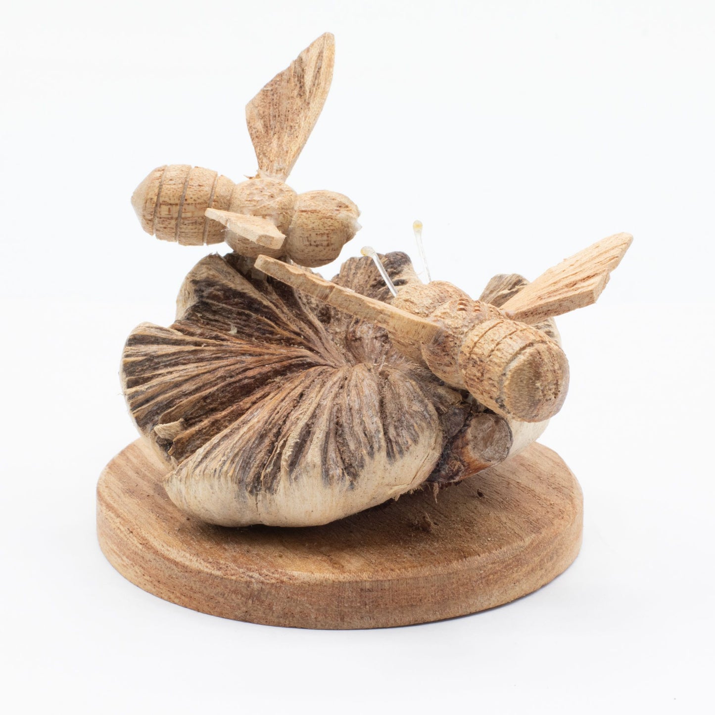 Escultura tallada en madera parásita hecha a mano - Abejas en proceso