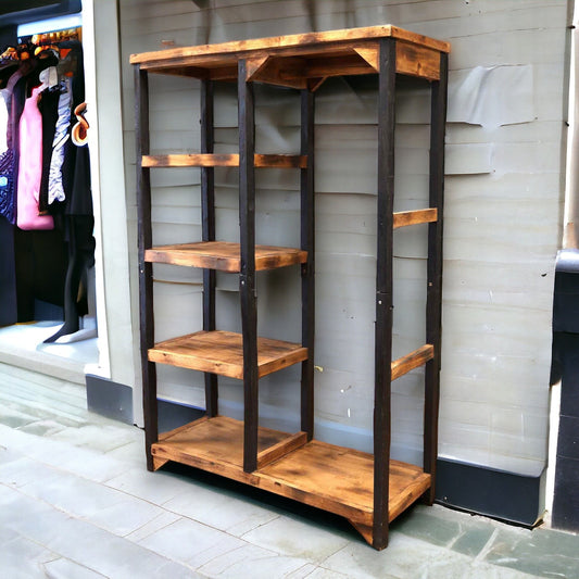 Portant à vêtements carré et étagères.