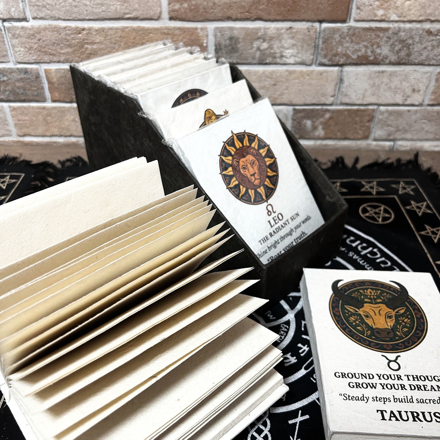 Cuadernos Mediano Estilo Tibetano con Signos del Zodiaco - 40 hojas ( diseños surtidos)