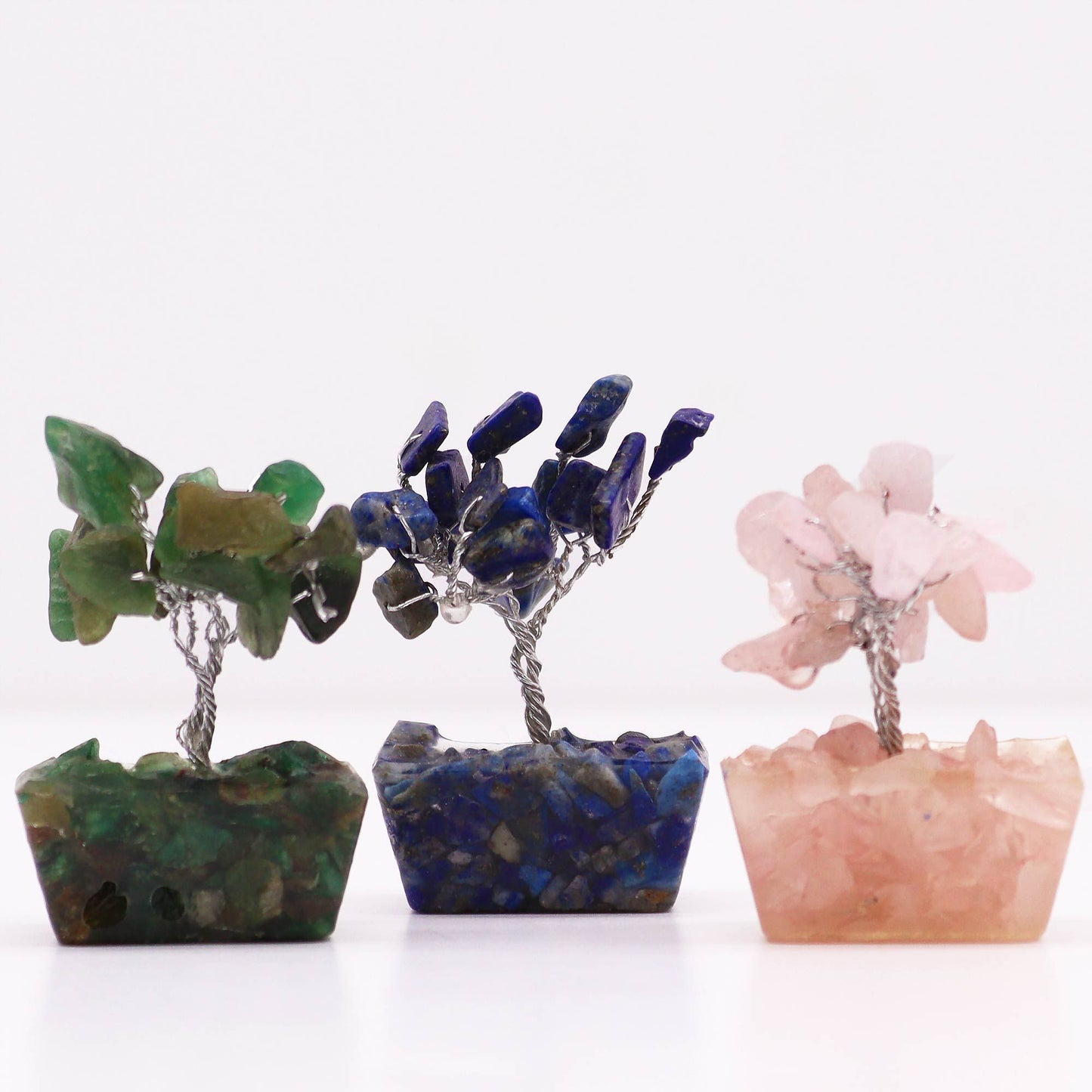 12 x Mini árboles de piedras preciosas sobre base de orgonita - Mezcla Surtida (15 piedras)