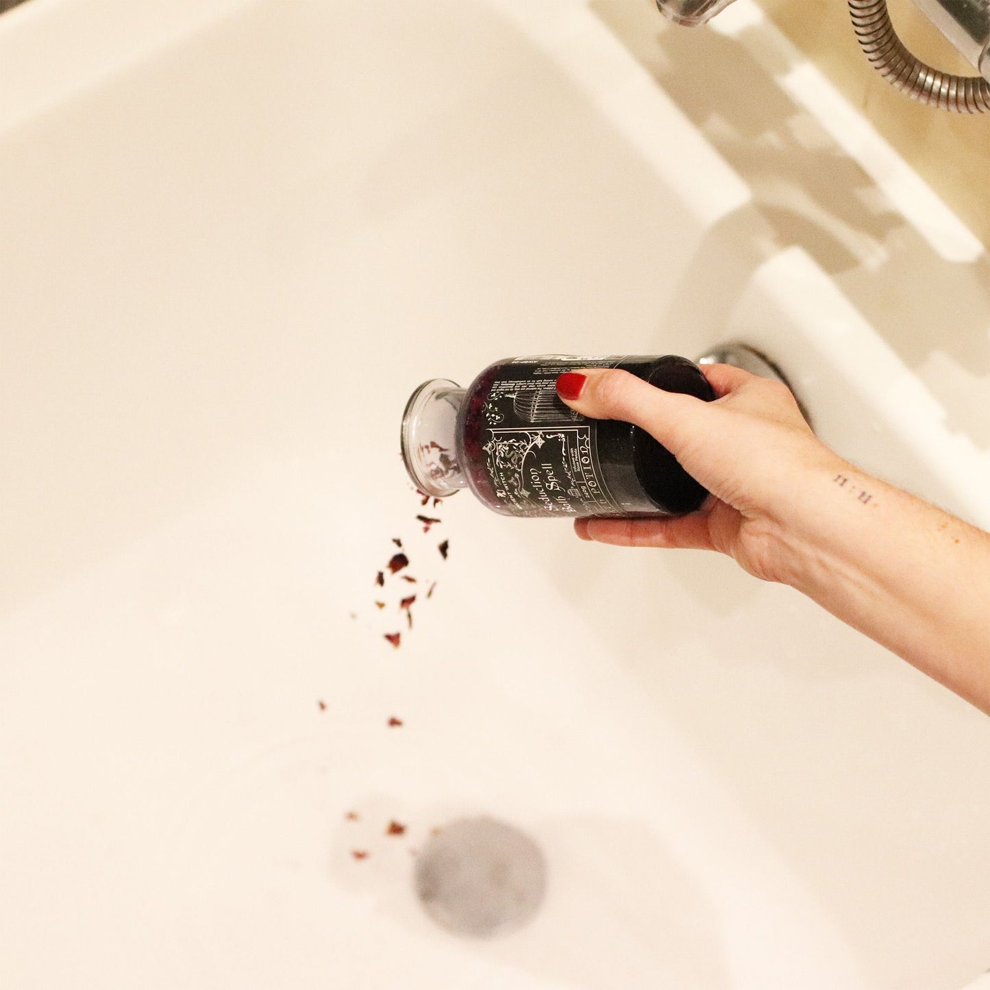Potion de bain de sorcière antique et amulette en cristal d'améthyste - Séduction