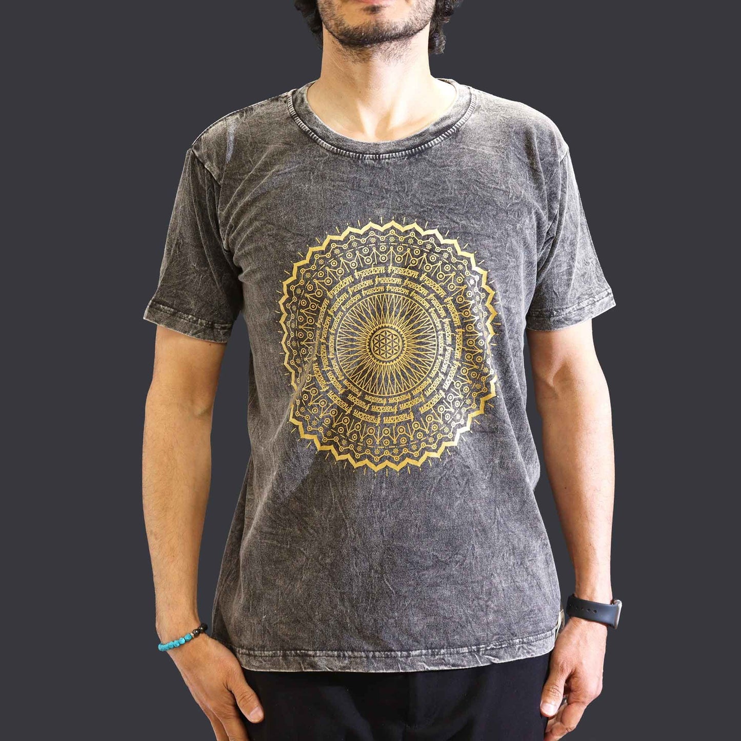 Camiseta Nomad Sari Mediana - Mandala - Gris oscuro