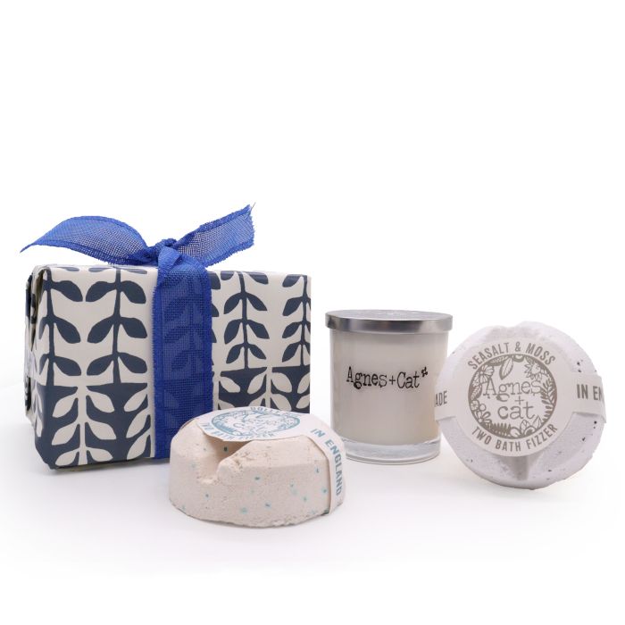 Geschenkset: Badebomben mit Meersalz und Moos &amp; Blue Dolly + Parma Violet Kerze
