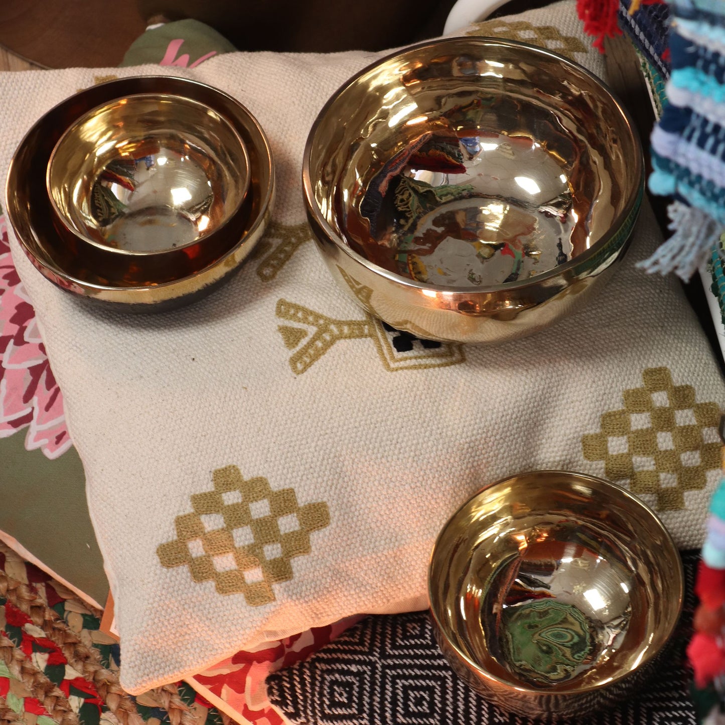 Grand bol chantant tibétain en métal brillant, fait main (environ 850 g), 17 cm