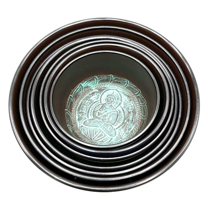 Großes Set mit sieben tibetischen Klangschalen für Chakren (19,5-35 cm)