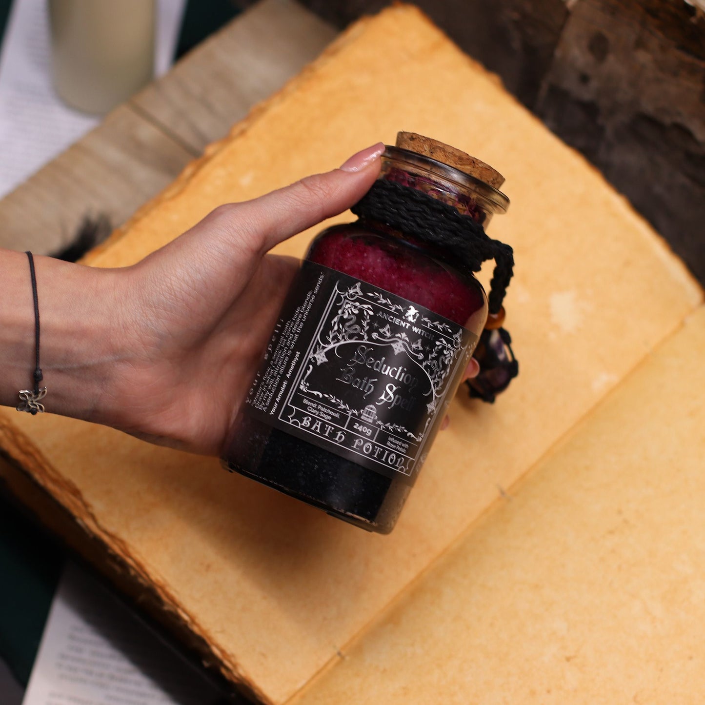 Potion de bain de sorcière antique et amulette en cristal d'améthyste - Séduction