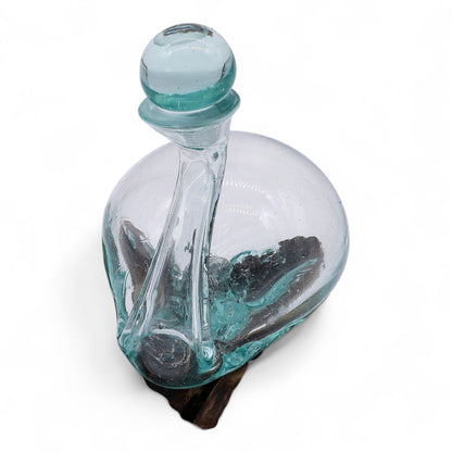 Carafe en forme de canard en verre fondu sur un socle en bois avec un bouchon de 19 cm