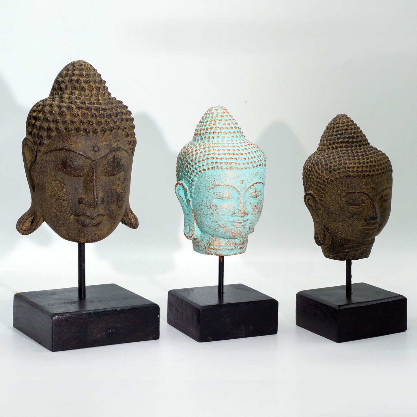 Tête de Bouddha allongée sur un support - Cuivre vert